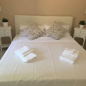 queen-chic-apartment.hotelitalianriviera.com/